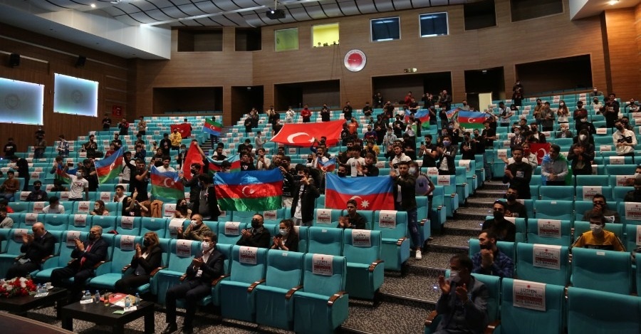 ÜNİVERSİTEMİZDE “AZERBAYCAN ZAFER GÜNÜ” PROGRAMI DÜZENLENDİ