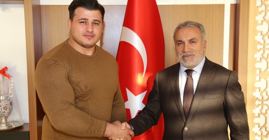 DÜNYA ŞAMPİYONU MİLLİ GÜREŞÇİMİZ RIZA KAYAALP ÜNİVERSİTEMİZİ ZİYARET ETTİ