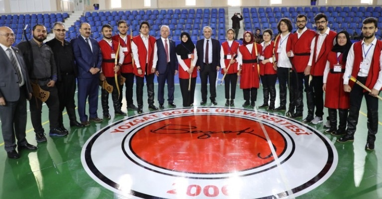 ÜNİVERSİTEMİZDE “OKLAR TARİH İÇİN” ÇEKİLDİ