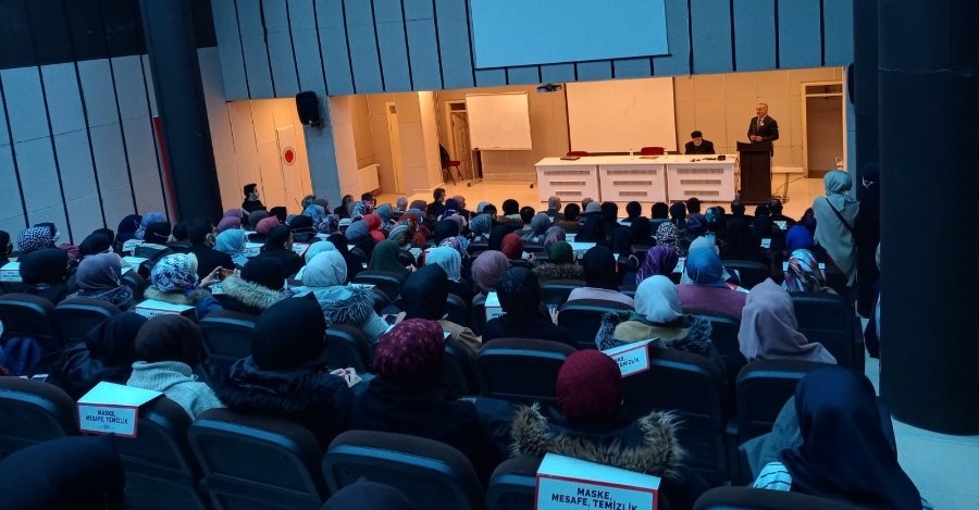 YARIM ASIRLIK İSLAMÎ İLİMLER YOLCULUĞUNUN HİKÂYESİ KONFERANSLA ANLATILDI
