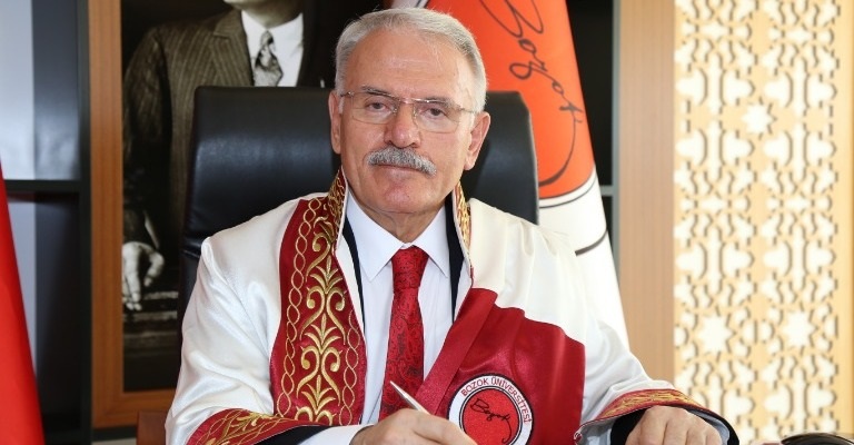 YOZGAT BOZOK ÜNİVERSİTESİ REKTÖRÜ PROF. DR. SALİH KARACABEY’İN 18 MART ŞEHİTLERİ ANMA GÜNÜ VE ÇANAKKALE ZAFERİ’NİN 104. YIL DÖNÜMÜ MESAJI
