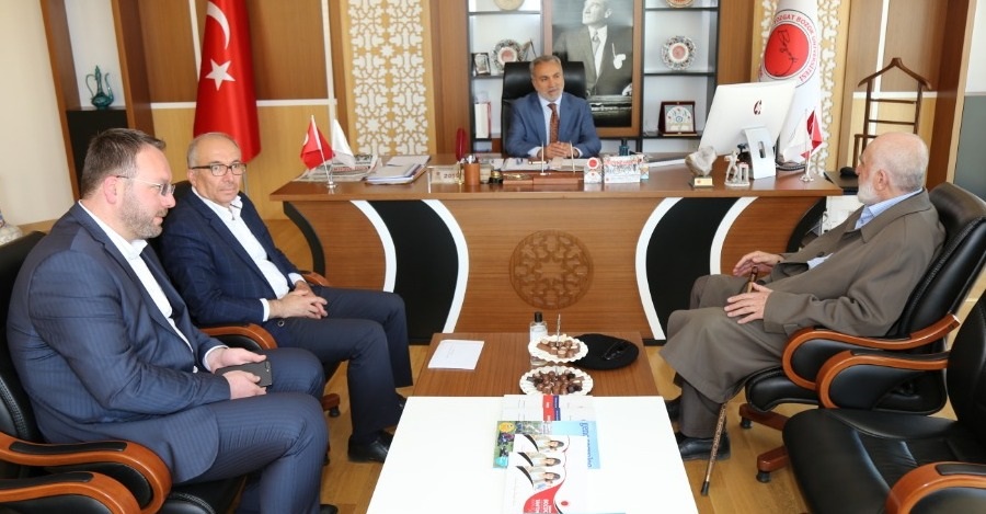 REKTÖRÜMÜZ PROF. DR. AHMET KARADAĞ’A HAYIRLI OLSUN ZİYARETLERİ DEVAM EDİYOR
