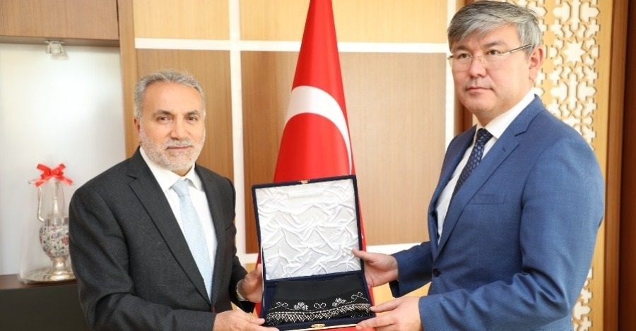 THE REPUBLIC OF KAZAKHSTAN AMBASSADOR TO ANKARA ABZAL SAPARBEKULY VISITS OUR UNIVERSITY