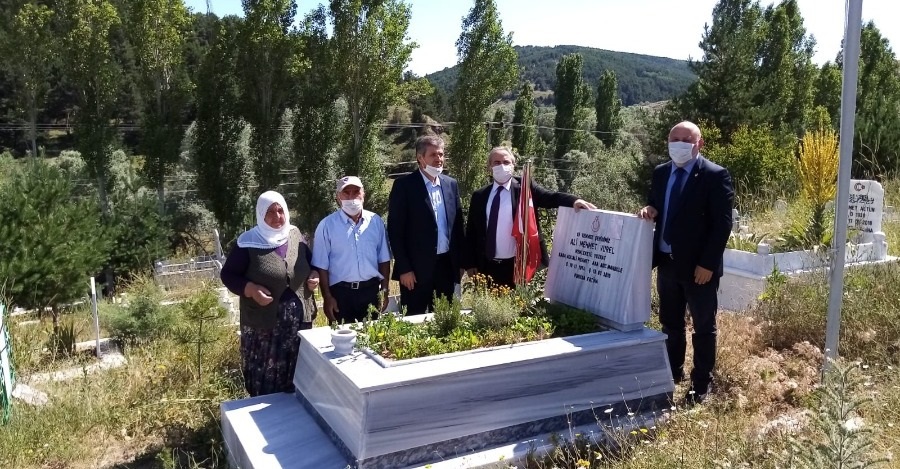 15 TEMMUZ DEMOKRASİ ŞEHİTLERİNİN KABİRLERİ VE AİLELERİ ZİYARET EDİLDİ