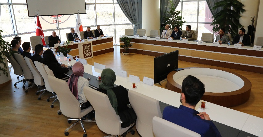 REKTÖRÜMÜZ, GÖREVE YENİ BAŞLAYAN AKADEMİK VE İDARİ PERSONEL İLE TANIŞMA TOPLANTISI DÜZENLEDİ