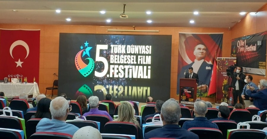 REKTÖRÜMÜZ OSMANİYE'DE BU YIL 5.’Sİ DÜZENLENEN TÜRK DÜNYASI BELGESEL FİLM FESTİVALİ ÖDÜL TÖRENİNE KATILDI