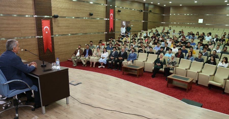REKTÖRÜMÜZ, SORGUN MESLEK YÜKSEKOKULU ÖĞRENCİLERİYLE BİR ARAYA GELDİ