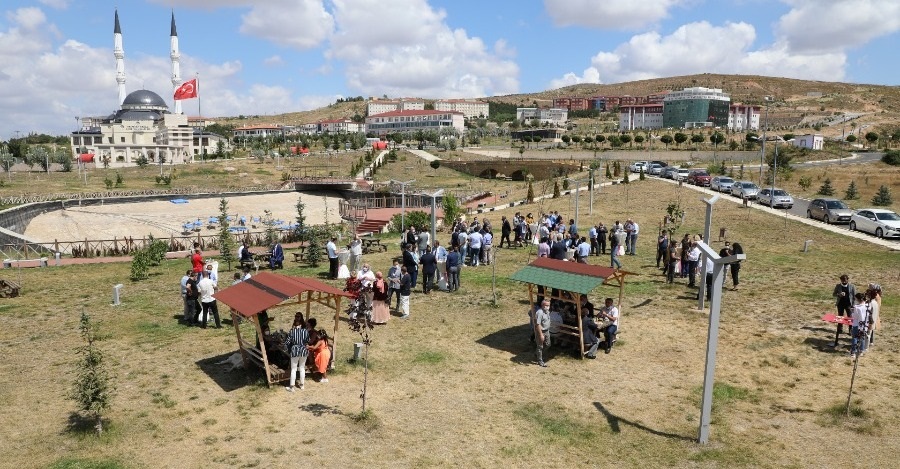 ÜNİVERSİTEMİZDE BAYRAMLAŞMA TÖRENİ YAPILDI