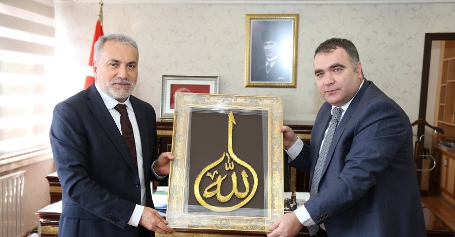 REKTÖRÜMÜZ PROF. DR. AHMET KARADAĞ AKDAĞMADENİ KAYMAKAMI MUSTAFA DEMİR’E NEZAKET ZİYARETİNDE BULUNDU
