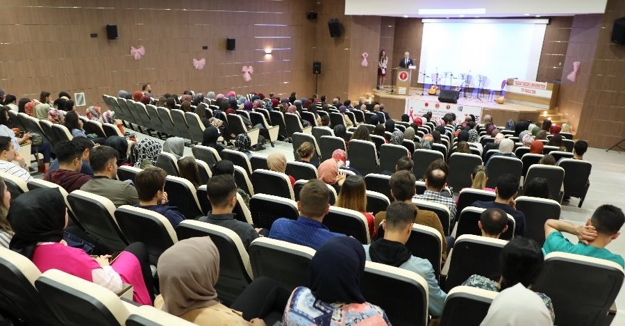 ÜNİVERSİTEMİZDE “MEME KANSERİ FARKINDALIK ÇALIŞTAYI” DÜZENLENDİ