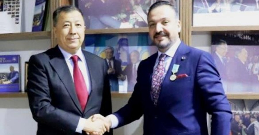 DEKANIMIZ PROF. DR. KÜRŞAD ZORLU'YA KAZAKİSTAN'DA ŞEREF MADALYASI VERİLDİ