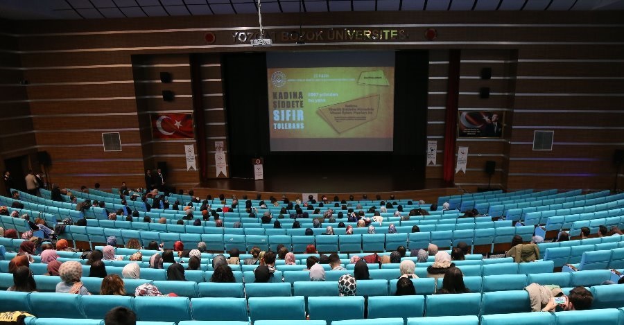 ÜNİVERSİTEMİZDE “ŞİDDETİN AİLEYE ETKİLERİ VE TOPLUMA YANSIMALARI” TEMALI PROGRAM