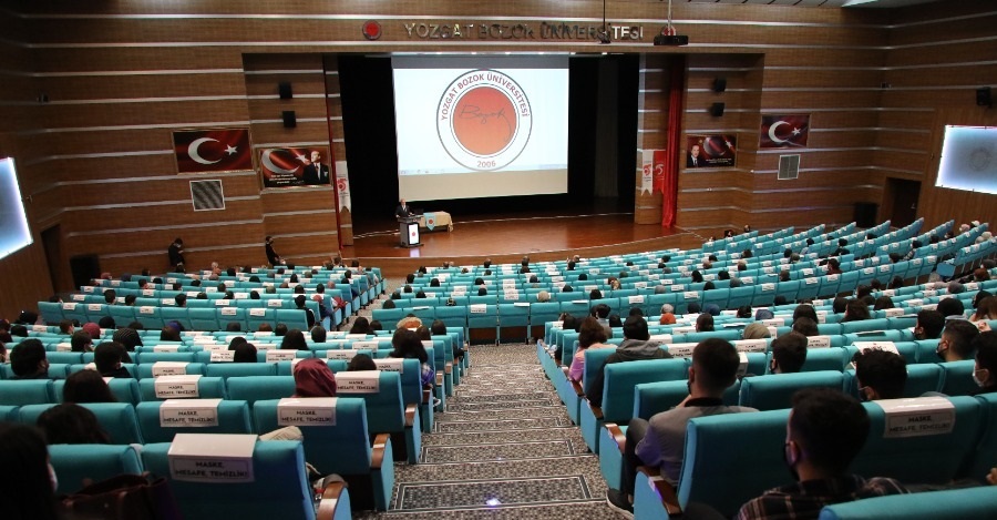 ÜNİVERSİTEMİZE YENİ KAYIT YAPTIRAN ÖĞRENCİLERE YÖNELİK ORYANTASYON PROGRAMLARI DEVAM EDİYOR